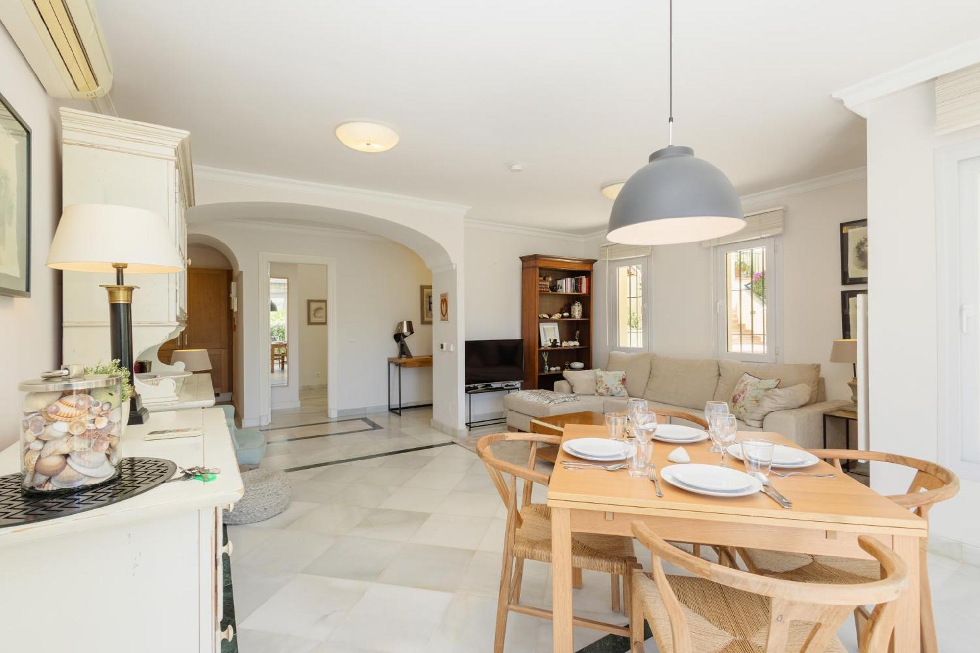 Cozy With Terrace And Access To The Beach, In Elviria, East Apartamento *