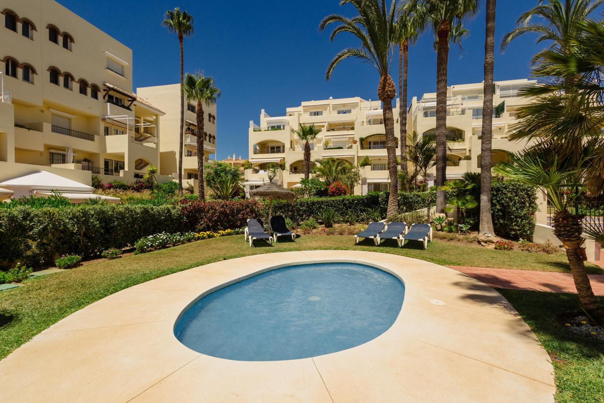 Cozy With Terrace And Access To The Beach, In Elviria, East Apartamento *